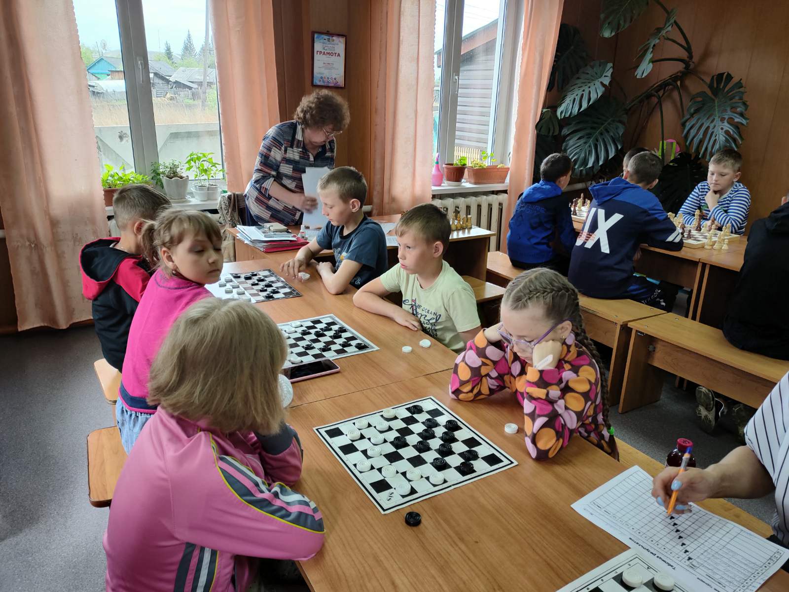 Турниры по быстрым  шахматам и русским шашкам